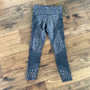Small black cheetah print fabletics compression ankle length leggings